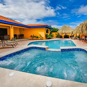 Newly Renovated Polynesian Themed In Noord Holiday home Palm Beach